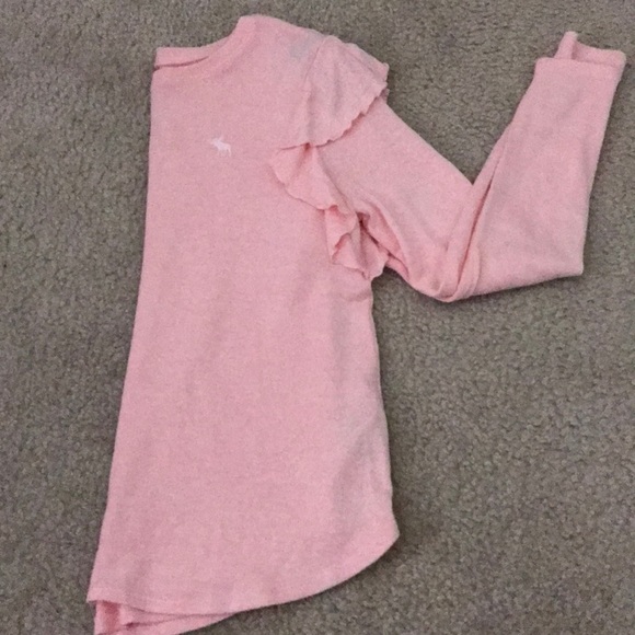 Pink cozy long sleeve Abercrombie top with ruffles - Picture 1 of 1